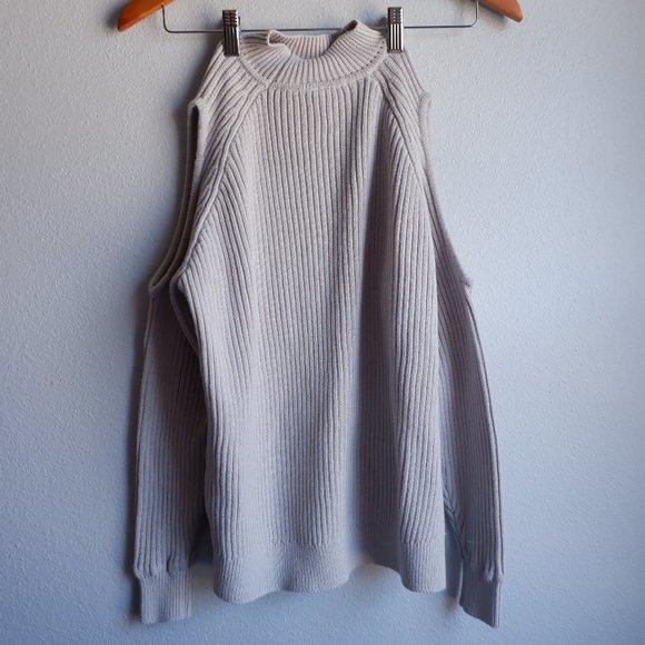 Open-shoulder Sweater - Picture 3 of 6